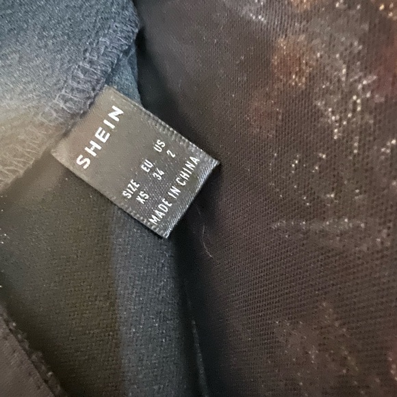 Embroidery Pattern black mini skirt - Picture 4 of 4